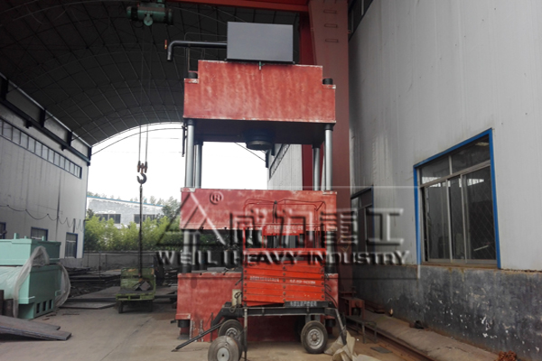 汽車遮陽(yáng)板液壓機(jī)